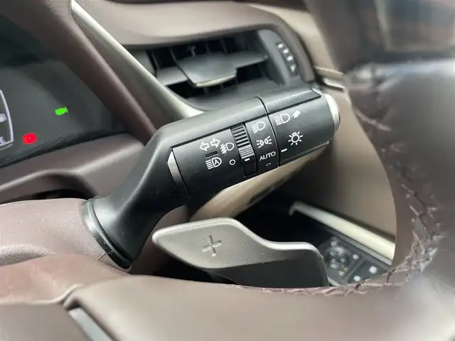 レクサス ＥＳ 300h バージョンL 東京都 2019(平31)年 4.5万km ソニッククォーツ 純正ナビ/3眼LEDヘッドライト/ヘッドアップディスプレイ/シートヒーター/革シート/ETC2.0/パワーシート/アラウンドビューモニター/ブラインドスポットモニター/純正アルミホイール/サンルーフ/パドルシフト/Bluetooth/プッシュスタート/コーナーセンサー/アダプティブクルーズコントロール/衝突軽減ブレーキ/レーンキープアシスト
