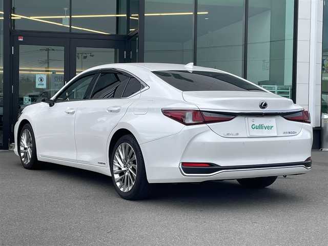 レクサス ＥＳ 300h バージョンL 新潟県 2019(平31)年 4.5万km ソニッククォーツ 純正ナビ/3眼LEDヘッドライト/ヘッドアップディスプレイ/シートヒーター/革シート/ETC2.0/パワーシート/アラウンドビューモニター/ブラインドスポットモニター/純正アルミホイール/サンルーフ/パドルシフト/Bluetooth/プッシュスタート/コーナーセンサー/アダプティブクルーズコントロール/衝突軽減ブレーキ/レーンキープアシスト