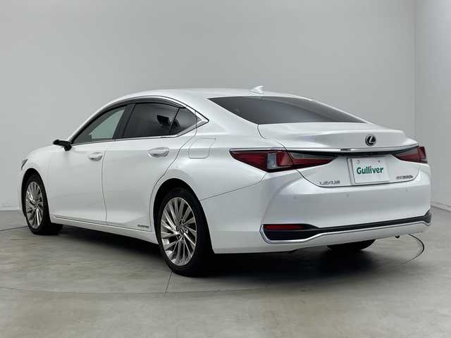 レクサス ＥＳ 300h バージョンL 新潟県 2019(平31)年 4.5万km ソニッククォーツ 純正ナビ/3眼LEDヘッドライト/ヘッドアップディスプレイ/シートヒーター/革シート/ETC2.0/パワーシート/アラウンドビューモニター/ブラインドスポットモニター/純正アルミホイール/サンルーフ/パドルシフト/Bluetooth/プッシュスタート/コーナーセンサー/アダプティブクルーズコントロール/衝突軽減ブレーキ/レーンキープアシスト