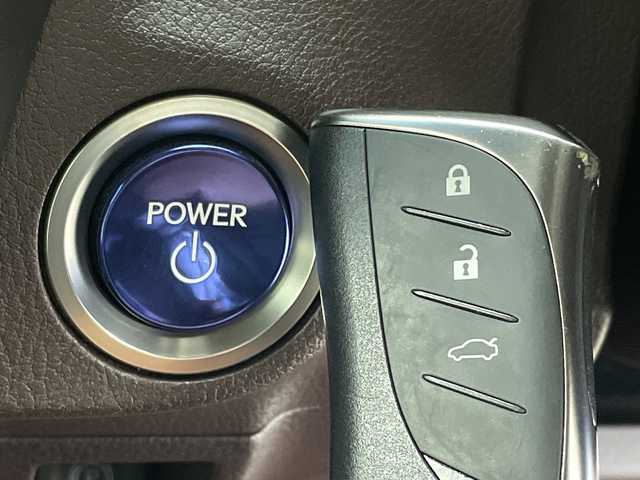 レクサス ＥＳ 300h バージョンL 新潟県 2019(平31)年 4.5万km ソニッククォーツ 純正ナビ/3眼LEDヘッドライト/ヘッドアップディスプレイ/シートヒーター/革シート/ETC2.0/パワーシート/アラウンドビューモニター/ブラインドスポットモニター/純正アルミホイール/サンルーフ/パドルシフト/Bluetooth/プッシュスタート/コーナーセンサー/アダプティブクルーズコントロール/衝突軽減ブレーキ/レーンキープアシスト