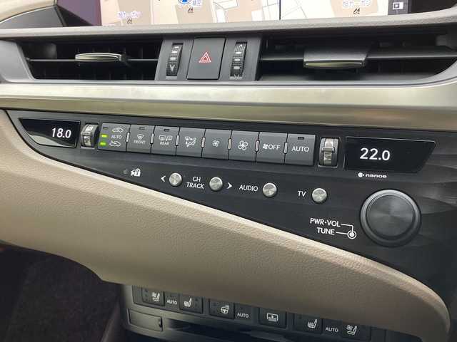 レクサス ＥＳ 300h バージョンL 新潟県 2019(平31)年 4.5万km ソニッククォーツ 純正ナビ/3眼LEDヘッドライト/ヘッドアップディスプレイ/シートヒーター/革シート/ETC2.0/パワーシート/アラウンドビューモニター/ブラインドスポットモニター/純正アルミホイール/サンルーフ/パドルシフト/Bluetooth/プッシュスタート/コーナーセンサー/アダプティブクルーズコントロール/衝突軽減ブレーキ/レーンキープアシスト