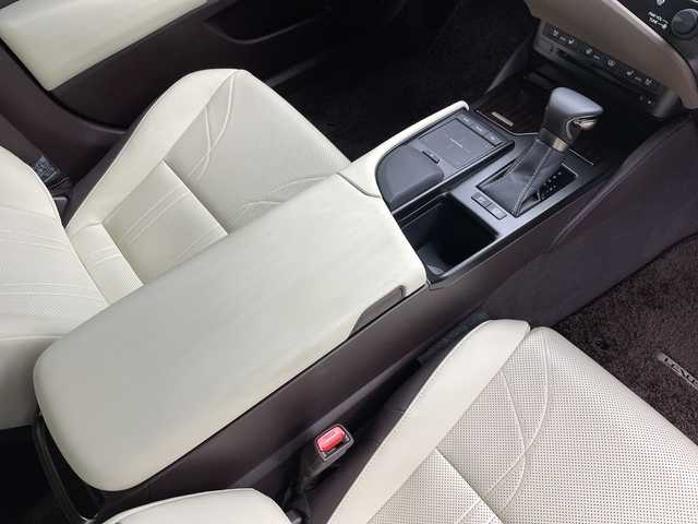 レクサス ＥＳ 300h バージョンL 新潟県 2019(平31)年 4.5万km ソニッククォーツ 純正ナビ/3眼LEDヘッドライト/ヘッドアップディスプレイ/シートヒーター/革シート/ETC2.0/パワーシート/アラウンドビューモニター/ブラインドスポットモニター/純正アルミホイール/サンルーフ/パドルシフト/Bluetooth/プッシュスタート/コーナーセンサー/アダプティブクルーズコントロール/衝突軽減ブレーキ/レーンキープアシスト