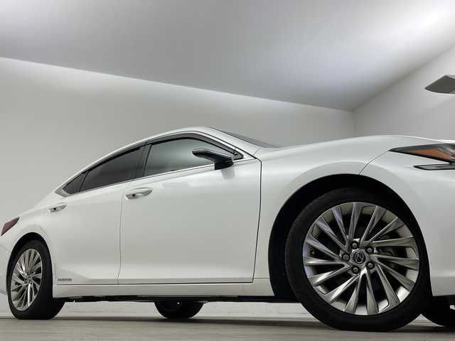 レクサス ＥＳ 300h バージョンL 新潟県 2019(平31)年 4.5万km ソニッククォーツ 純正ナビ/3眼LEDヘッドライト/ヘッドアップディスプレイ/シートヒーター/革シート/ETC2.0/パワーシート/アラウンドビューモニター/ブラインドスポットモニター/純正アルミホイール/サンルーフ/パドルシフト/Bluetooth/プッシュスタート/コーナーセンサー/アダプティブクルーズコントロール/衝突軽減ブレーキ/レーンキープアシスト