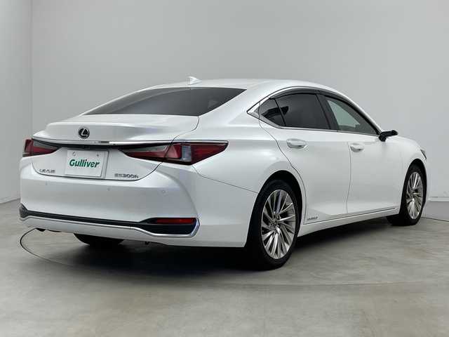 レクサス ＥＳ 300h バージョンL 新潟県 2019(平31)年 4.5万km ソニッククォーツ 純正ナビ/3眼LEDヘッドライト/ヘッドアップディスプレイ/シートヒーター/革シート/ETC2.0/パワーシート/アラウンドビューモニター/ブラインドスポットモニター/純正アルミホイール/サンルーフ/パドルシフト/Bluetooth/プッシュスタート/コーナーセンサー/アダプティブクルーズコントロール/衝突軽減ブレーキ/レーンキープアシスト