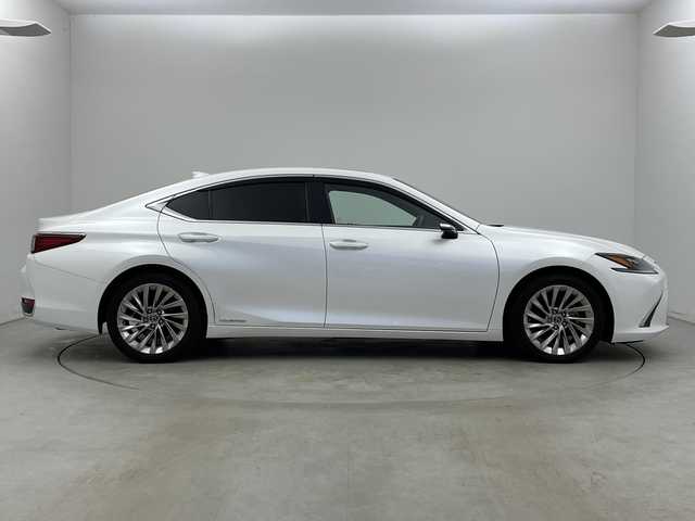 レクサス ＥＳ 300h バージョンL 新潟県 2019(平31)年 4.5万km ソニッククォーツ 純正ナビ/3眼LEDヘッドライト/ヘッドアップディスプレイ/シートヒーター/革シート/ETC2.0/パワーシート/アラウンドビューモニター/ブラインドスポットモニター/純正アルミホイール/サンルーフ/パドルシフト/Bluetooth/プッシュスタート/コーナーセンサー/アダプティブクルーズコントロール/衝突軽減ブレーキ/レーンキープアシスト