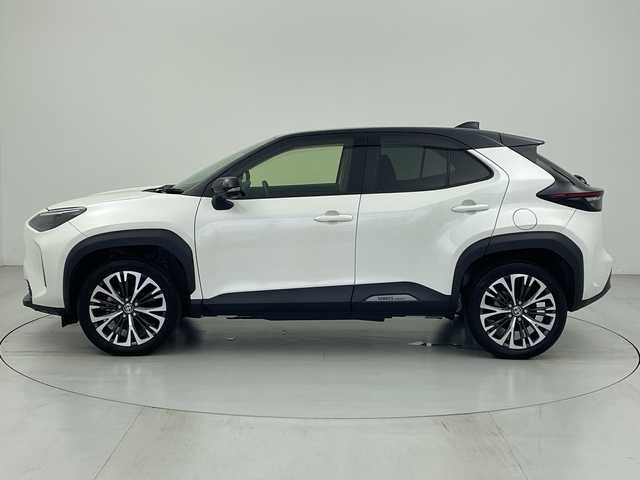 トヨタ ヤリスクロス ハイブリッド Z 愛知県 2022(令4)年 2.6万km ブラックマイカ/ホワイトパールクリスタルシャイン 2トーン 純正ディスプレイオーディオ/(フルセグTV Bluetooth)/全方位カメラ/電動リアゲート/ヘッドアップディスプレイ/衝突被害軽減システム/車線逸脱警報/クルーズコントロール/ハーフレザーシート/横滑り防止装置/ビルトインETC/LEDヘッドライト/フォグランプ/オートライト/ウィンカーミラー/電動格納ミラー/純正18インチAW/シートヒーター/シートリフター/プッシュスタート/スマートキー/フロアマット/ドアバイザー/取扱説明書/保証書
