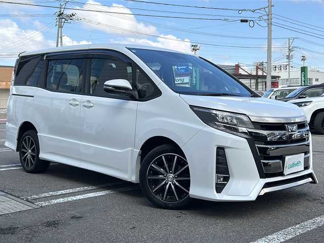 トヨタ ノア Si 秋田県 2018(平30)年 8.7万km ホワイトパールクリスタルシャイン ワンオーナー/純正SDナビ/純正BT、CD、DVD、フルセグTV/純正フリップダウン/パワースライドドア/バックカメラ/社外17インチAW/スペアキー/４WD/保証書、取説