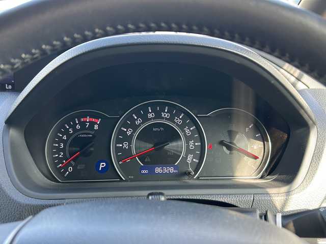 トヨタ ノア Si 福井県 2018(平30)年 8.7万km ホワイトパールクリスタルシャイン ワンオーナー/純正SDナビ/純正BT、CD、DVD、フルセグTV/純正フリップダウン/パワースライドドア/バックカメラ/社外17インチAW/スペアキー/４WD/保証書、取説