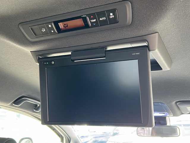 トヨタ ノア Si 福井県 2018(平30)年 8.7万km ホワイトパールクリスタルシャイン ワンオーナー/純正SDナビ/純正BT、CD、DVD、フルセグTV/純正フリップダウン/パワースライドドア/バックカメラ/社外17インチAW/スペアキー/４WD/保証書、取説