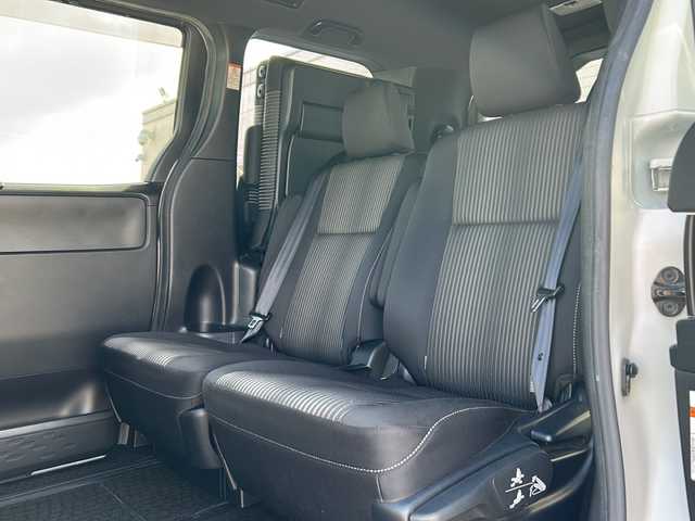 トヨタ ノア Si 福井県 2018(平30)年 8.7万km ホワイトパールクリスタルシャイン ワンオーナー/純正SDナビ/純正BT、CD、DVD、フルセグTV/純正フリップダウン/パワースライドドア/バックカメラ/社外17インチAW/スペアキー/４WD/保証書、取説