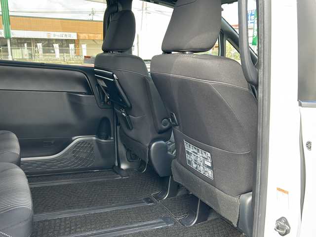 トヨタ ノア Si 福井県 2018(平30)年 8.7万km ホワイトパールクリスタルシャイン ワンオーナー/純正SDナビ/純正BT、CD、DVD、フルセグTV/純正フリップダウン/パワースライドドア/バックカメラ/社外17インチAW/スペアキー/４WD/保証書、取説