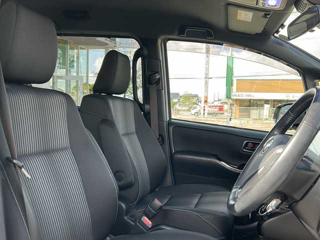 トヨタ ノア Si 福井県 2018(平30)年 8.7万km ホワイトパールクリスタルシャイン ワンオーナー/純正SDナビ/純正BT、CD、DVD、フルセグTV/純正フリップダウン/パワースライドドア/バックカメラ/社外17インチAW/スペアキー/４WD/保証書、取説