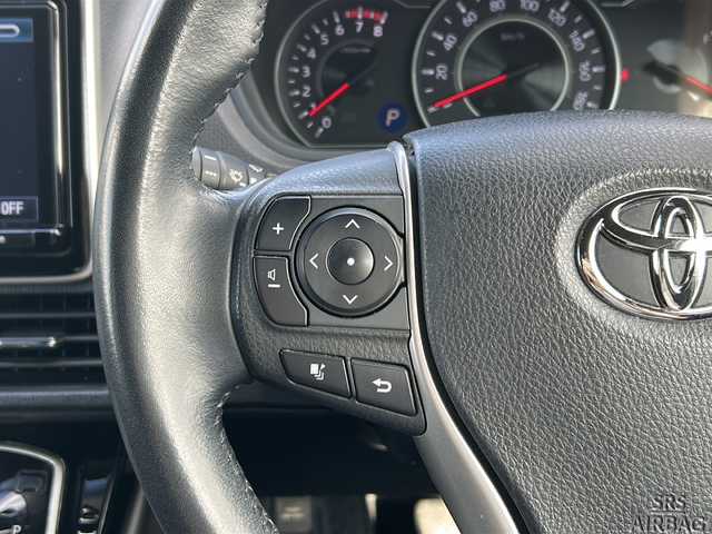 トヨタ ノア Si 福井県 2018(平30)年 8.7万km ホワイトパールクリスタルシャイン ワンオーナー/純正SDナビ/純正BT、CD、DVD、フルセグTV/純正フリップダウン/パワースライドドア/バックカメラ/社外17インチAW/スペアキー/４WD/保証書、取説