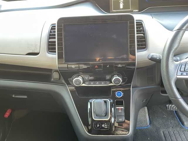 日産 セレナ e－パワー ハイウェイスター V 新潟県 2020(令2)年 4.8万km ブリリアントシルバー 　ワンオーナー/　フルセグテレビ/　バックカメラ/　アイドリングストップ/　ウィンカーミラー/　プロパイロット/　ドアバイザー/　プッシュスタート/　アラウンドビューモニター/　両側パワースライドドア/　ドアバイザー/　ETC/　LEDヘッドライト/　パーキングアシスト/　シートヒーター/　ステアリングヒーター