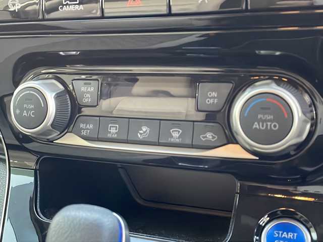 日産 セレナ e－パワー ハイウェイスター V 新潟県 2020(令2)年 4.8万km ブリリアントシルバー 　ワンオーナー/　フルセグテレビ/　バックカメラ/　アイドリングストップ/　ウィンカーミラー/　プロパイロット/　ドアバイザー/　プッシュスタート/　アラウンドビューモニター/　両側パワースライドドア/　ドアバイザー/　ETC/　LEDヘッドライト/　パーキングアシスト/　シートヒーター/　ステアリングヒーター