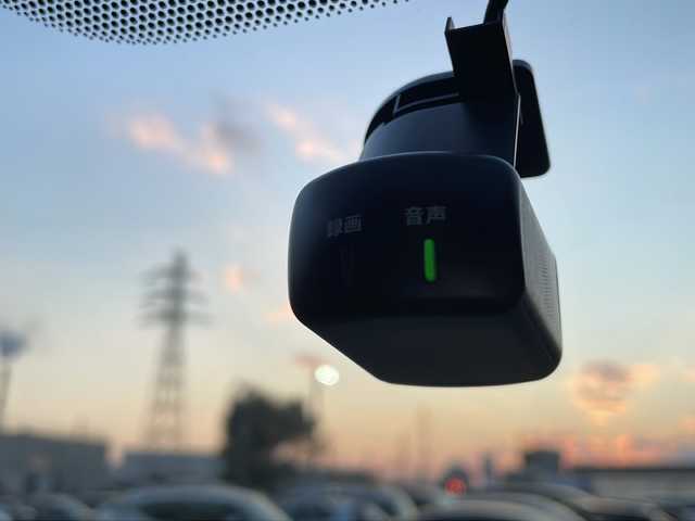 日産 セレナ e－パワー ハイウェイスター V 新潟県 2020(令2)年 4.8万km ブリリアントシルバー 　ワンオーナー/　フルセグテレビ/　バックカメラ/　アイドリングストップ/　ウィンカーミラー/　プロパイロット/　ドアバイザー/　プッシュスタート/　アラウンドビューモニター/　両側パワースライドドア/　ドアバイザー/　ETC/　LEDヘッドライト/　パーキングアシスト/　シートヒーター/　ステアリングヒーター