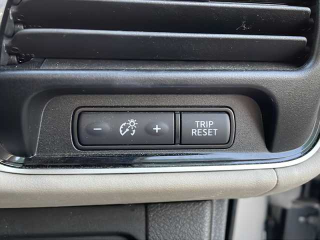 日産 セレナ e－パワー ハイウェイスター V 新潟県 2020(令2)年 4.8万km ブリリアントシルバー 　ワンオーナー/　フルセグテレビ/　バックカメラ/　アイドリングストップ/　ウィンカーミラー/　プロパイロット/　ドアバイザー/　プッシュスタート/　アラウンドビューモニター/　両側パワースライドドア/　ドアバイザー/　ETC/　LEDヘッドライト/　パーキングアシスト/　シートヒーター/　ステアリングヒーター