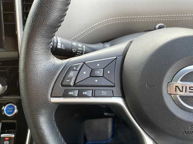 日産 セレナ e－パワー ハイウェイスター V 新潟県 2020(令2)年 4.8万km ブリリアントシルバー 　ワンオーナー/　フルセグテレビ/　バックカメラ/　アイドリングストップ/　ウィンカーミラー/　プロパイロット/　ドアバイザー/　プッシュスタート/　アラウンドビューモニター/　両側パワースライドドア/　ドアバイザー/　ETC/　LEDヘッドライト/　パーキングアシスト/　シートヒーター/　ステアリングヒーター