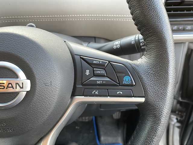 日産 セレナ e－パワー ハイウェイスター V 新潟県 2020(令2)年 4.8万km ブリリアントシルバー 　ワンオーナー/　フルセグテレビ/　バックカメラ/　アイドリングストップ/　ウィンカーミラー/　プロパイロット/　ドアバイザー/　プッシュスタート/　アラウンドビューモニター/　両側パワースライドドア/　ドアバイザー/　ETC/　LEDヘッドライト/　パーキングアシスト/　シートヒーター/　ステアリングヒーター