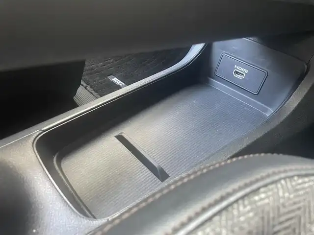 日産 オーラ G 広島県 2022(令4)年 3.1万km ブリリアントシルバー 禁煙車/BOSEスピーカー/エマージェンシーブレーキ/車線逸脱警報/ハイビームアシスト/BSW/速度標識認識/道路標識認識/プロパイロット/コーナーセンサー/インテリジェントルームミラー/NissanConnectナビ+通信+SOS/・フルセグ/HDMI/USB/Applecarplay/アラウンドビューモニター/ワイヤレス充電/ハーフレザーシート/LEDヘッドライト/フォグランプ/スマートキー/プッシュスタート/トノカバー/純正ドアバイザー/ETC2.0/純正前ドライブレコーダー/純正１７インチアルミホイール/W+サイド+カーテンエアバック