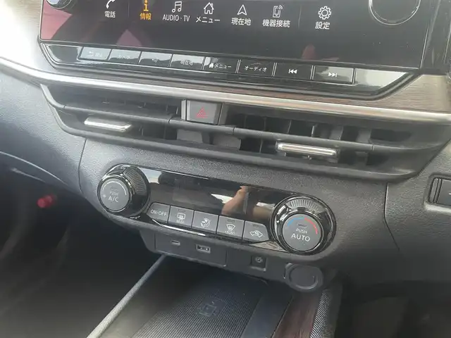 日産 オーラ G 広島県 2022(令4)年 3.1万km ブリリアントシルバー 禁煙車/BOSEスピーカー/エマージェンシーブレーキ/車線逸脱警報/ハイビームアシスト/BSW/速度標識認識/道路標識認識/プロパイロット/コーナーセンサー/インテリジェントルームミラー/NissanConnectナビ+通信+SOS/・フルセグ/HDMI/USB/Applecarplay/アラウンドビューモニター/ワイヤレス充電/ハーフレザーシート/LEDヘッドライト/フォグランプ/スマートキー/プッシュスタート/トノカバー/純正ドアバイザー/ETC2.0/純正前ドライブレコーダー/純正１７インチアルミホイール/W+サイド+カーテンエアバック