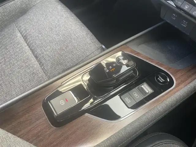 日産 オーラ G 広島県 2022(令4)年 3.1万km ブリリアントシルバー 禁煙車/BOSEスピーカー/エマージェンシーブレーキ/車線逸脱警報/ハイビームアシスト/BSW/速度標識認識/道路標識認識/プロパイロット/コーナーセンサー/インテリジェントルームミラー/NissanConnectナビ+通信+SOS/・フルセグ/HDMI/USB/Applecarplay/アラウンドビューモニター/ワイヤレス充電/ハーフレザーシート/LEDヘッドライト/フォグランプ/スマートキー/プッシュスタート/トノカバー/純正ドアバイザー/ETC2.0/純正前ドライブレコーダー/純正１７インチアルミホイール/W+サイド+カーテンエアバック