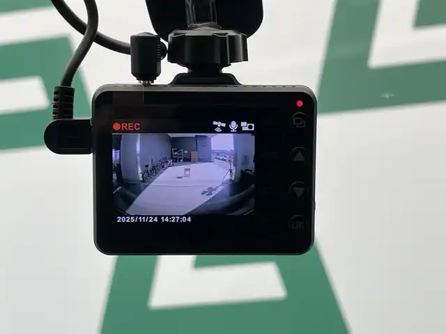 トヨタ パッソ モーダ　チャーム 鹿児島県 2023(令5)年 3.1万km ブラックマイカメタリック/ダークエメラルドマイカ 2トーン 禁煙車/スマートアシストIII/　・レーンキープアシスト/　・先行車発進お知らせ機能/　・誤発進抑制機能/　・オートマチックハイビーム/純正ディーラーオプションナビ(NSCN-W68)/　・Bluetooth/　・ワンセグTV/　・AUX/　・AM/FM/前後コーナーセンサー/LEDヘッドライト/全周囲カメラ/前後ドライブレコーダー/ETC/純正フロアマット/純正アルミホイール/電動格納ミラー/ドアバイザー/ステアリングリモコン