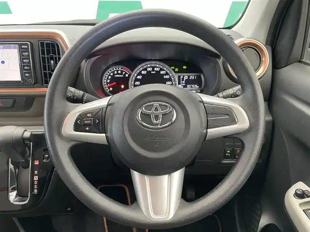 トヨタ パッソ モーダ　チャーム 鹿児島県 2023(令5)年 3.1万km ブラックマイカメタリック/ダークエメラルドマイカ 2トーン 禁煙車/スマートアシストIII/　・レーンキープアシスト/　・先行車発進お知らせ機能/　・誤発進抑制機能/　・オートマチックハイビーム/純正ディーラーオプションナビ(NSCN-W68)/　・Bluetooth/　・ワンセグTV/　・AUX/　・AM/FM/前後コーナーセンサー/LEDヘッドライト/全周囲カメラ/前後ドライブレコーダー/ETC/純正フロアマット/純正アルミホイール/電動格納ミラー/ドアバイザー/ステアリングリモコン