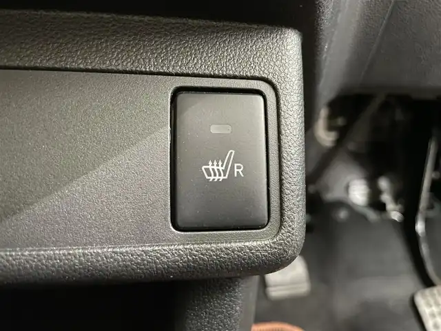 トヨタ パッソ モーダ　チャーム 鹿児島県 2023(令5)年 3.1万km ブラックマイカメタリック/ダークエメラルドマイカ 2トーン 禁煙車/スマートアシストIII/　・レーンキープアシスト/　・先行車発進お知らせ機能/　・誤発進抑制機能/　・オートマチックハイビーム/純正ディーラーオプションナビ(NSCN-W68)/　・Bluetooth/　・ワンセグTV/　・AUX/　・AM/FM/前後コーナーセンサー/LEDヘッドライト/全周囲カメラ/前後ドライブレコーダー/ETC/純正フロアマット/純正アルミホイール/電動格納ミラー/ドアバイザー/ステアリングリモコン