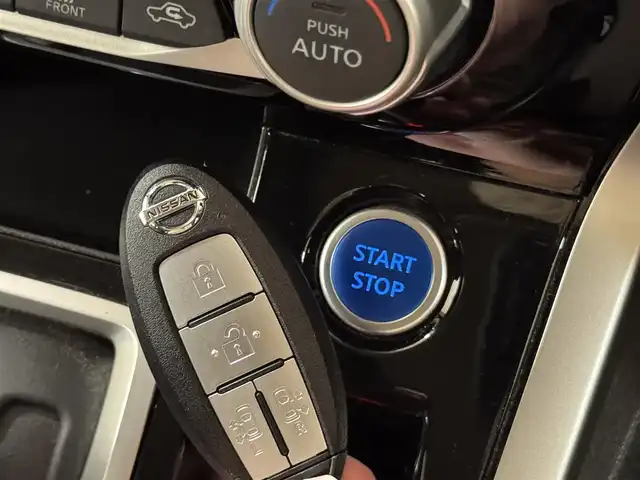 日産 セレナ e－パワー XV 群馬県 2019(平31)年 6.5万km ブリリアントホワイトパール 安全装備/・衝突軽減ブレーキ/・アラウンドビューモニター/・コーナーセンサー/・プロパイロット/・横滑り防止/・オートライト/・インテリジェントルームミラー/純正9インチナビ/・AM/FM/フルセグTV/・Bluetooth/MSV/・CD/DVD/USB/SD/両側電動スライドドア/オートホールド/電動パーキング/ハンドルヒーター/前席シートヒーター/ETC/純正ドライブレコーダー/純正フロアマット/純正ドアバイザー/スマートキー/プッシュスタート