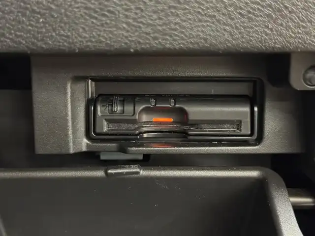 日産 セレナ e－パワー XV 群馬県 2019(平31)年 6.5万km ブリリアントホワイトパール 安全装備/・衝突軽減ブレーキ/・アラウンドビューモニター/・コーナーセンサー/・プロパイロット/・横滑り防止/・オートライト/・インテリジェントルームミラー/純正9インチナビ/・AM/FM/フルセグTV/・Bluetooth/MSV/・CD/DVD/USB/SD/両側電動スライドドア/オートホールド/電動パーキング/ハンドルヒーター/前席シートヒーター/ETC/純正ドライブレコーダー/純正フロアマット/純正ドアバイザー/スマートキー/プッシュスタート