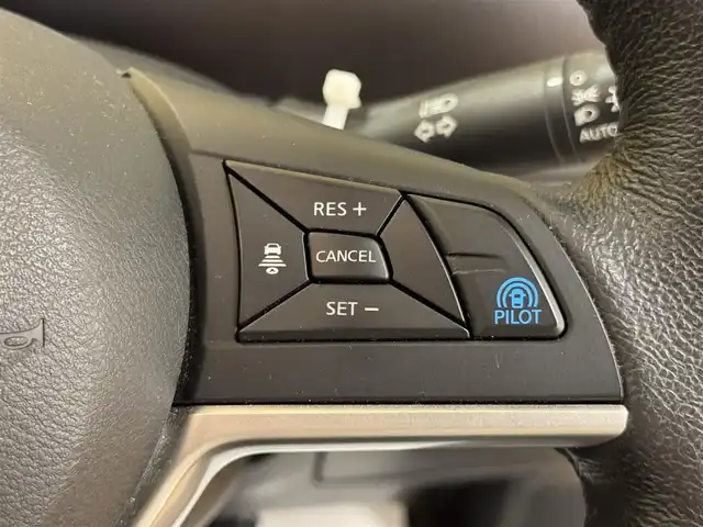 日産 セレナ e－パワー XV 群馬県 2019(平31)年 6.5万km ブリリアントホワイトパール 安全装備/・衝突軽減ブレーキ/・アラウンドビューモニター/・コーナーセンサー/・プロパイロット/・横滑り防止/・オートライト/・インテリジェントルームミラー/純正9インチナビ/・AM/FM/フルセグTV/・Bluetooth/MSV/・CD/DVD/USB/SD/両側電動スライドドア/オートホールド/電動パーキング/ハンドルヒーター/前席シートヒーター/ETC/純正ドライブレコーダー/純正フロアマット/純正ドアバイザー/スマートキー/プッシュスタート