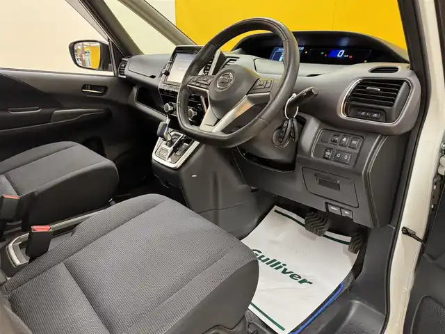 日産 セレナ e－パワー XV 群馬県 2019(平31)年 6.5万km ブリリアントホワイトパール 安全装備/・衝突軽減ブレーキ/・アラウンドビューモニター/・コーナーセンサー/・プロパイロット/・横滑り防止/・オートライト/・インテリジェントルームミラー/純正9インチナビ/・AM/FM/フルセグTV/・Bluetooth/MSV/・CD/DVD/USB/SD/両側電動スライドドア/オートホールド/電動パーキング/ハンドルヒーター/前席シートヒーター/ETC/純正ドライブレコーダー/純正フロアマット/純正ドアバイザー/スマートキー/プッシュスタート