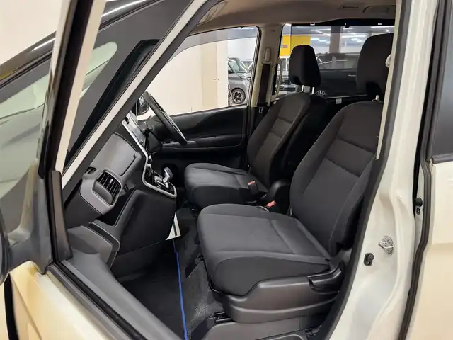 日産 セレナ e－パワー XV 群馬県 2019(平31)年 6.5万km ブリリアントホワイトパール 安全装備/・衝突軽減ブレーキ/・アラウンドビューモニター/・コーナーセンサー/・プロパイロット/・横滑り防止/・オートライト/・インテリジェントルームミラー/純正9インチナビ/・AM/FM/フルセグTV/・Bluetooth/MSV/・CD/DVD/USB/SD/両側電動スライドドア/オートホールド/電動パーキング/ハンドルヒーター/前席シートヒーター/ETC/純正ドライブレコーダー/純正フロアマット/純正ドアバイザー/スマートキー/プッシュスタート