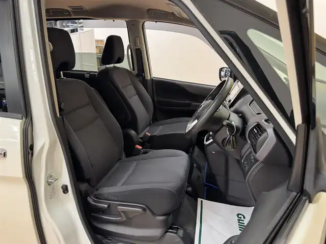 日産 セレナ e－パワー XV 群馬県 2019(平31)年 6.5万km ブリリアントホワイトパール 安全装備/・衝突軽減ブレーキ/・アラウンドビューモニター/・コーナーセンサー/・プロパイロット/・横滑り防止/・オートライト/・インテリジェントルームミラー/純正9インチナビ/・AM/FM/フルセグTV/・Bluetooth/MSV/・CD/DVD/USB/SD/両側電動スライドドア/オートホールド/電動パーキング/ハンドルヒーター/前席シートヒーター/ETC/純正ドライブレコーダー/純正フロアマット/純正ドアバイザー/スマートキー/プッシュスタート