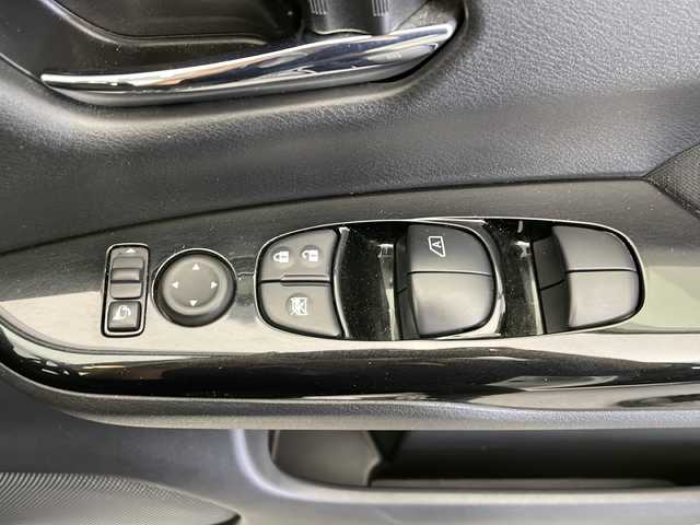 日産 セレナ G 長野県 2016(平28)年 2.3万km ブリリアントホワイトパール ワンオーナー/ALPINE9インチナビ&フルセグTV&CD&DVD&BT/クルーズコントロール/車線逸脱警報/衝突軽減ブレーキ/両側パワースライドドア/ステアリングスイッチ/2列目サンシェード/バックカメラ/ETC/LEDヘッドライト/オートライト/フロントフォグランプ/電動格納ミラー/ウィンカーミラー/純正15インチAW装着/純正フロアマット/純正ドアバイザー/プッシュスタート/スマートキー/取扱説明書/保証書