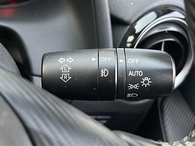 マツダ デミオ 13S 茨城県 2015(平27)年 5.3万km ブルーリフレックスマイカ 純正メモリナビ/(地デジTV・CD・DVD・BT・ラジオ再生)/衝突軽減ブレーキ/バックカメラ/ETC/オートライト/LEDヘッドライト/純正15inアルミホイール/スマートキー/スペアキー/取扱説明書/保証書