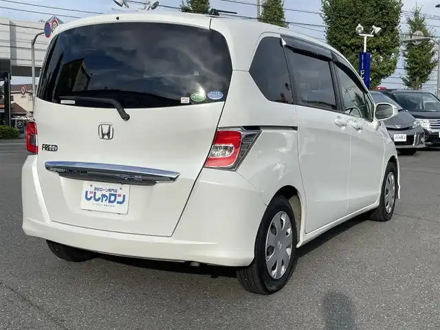 ホンダ フリード G プレミアムエディション 東京都 2015(平27)年 7.3万km ホワイトオーキッドパール (株)IDOMが運営する【じしゃロン昭島店】の自社ローン専用車両になります。/こちらは現金またはオートローンご利用時の価格です。自社ローンご希望の方は別途その旨お申付け下さい/純正ナビ（ＳＤ・CD・ＴＶ）/バックカメラ/Bluetooth/ETC/両側パワースライドドア/オートライト/電格ミラー/ウィンカーミラー/純正フロアマット/純正アルミホイール