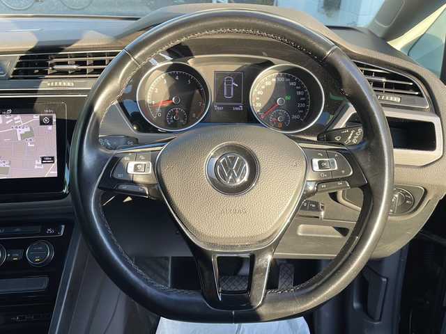 フォルクスワーゲン ゴルフ トゥーラン TSI コンフォートライン 東京都 2018(平30)年 3.8万km ディープブラックパールエフェクト 新車時保証書/取扱説明書　ナビ説明書/プリクラッシュブレーキシステム【歩行者検知】/リヤトラフィックアラート【後退時衝突軽減ブレーキ】/アダプティブクルーズコントロール/ブラインドスポットアシスト/レーンキープアシスト/アイドリングストップ/純正ナビ/フルセグTV/SD/CD/DVD/REC/BT/AUX/USB/AppleCarplay/バックカメラ　ETC【DSRC】/LEDヘッドライト/オートライト/キーレスキー×2/革巻きハンドル/純正16インチアルミ