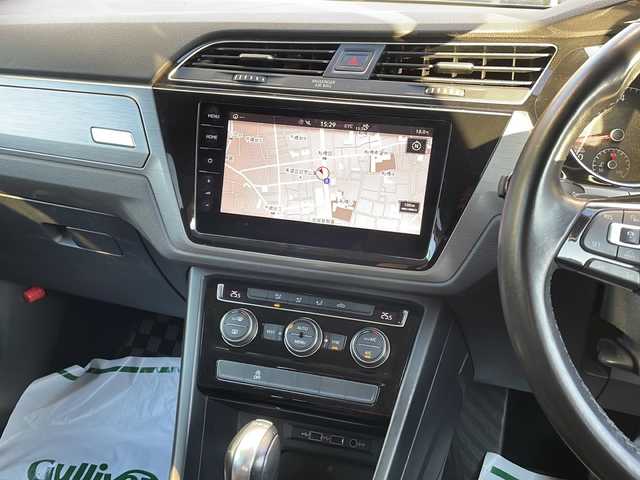 フォルクスワーゲン ゴルフ トゥーラン TSI コンフォートライン 東京都 2018(平30)年 3.8万km ディープブラックパールエフェクト 新車時保証書/取扱説明書　ナビ説明書/プリクラッシュブレーキシステム【歩行者検知】/リヤトラフィックアラート【後退時衝突軽減ブレーキ】/アダプティブクルーズコントロール/ブラインドスポットアシスト/レーンキープアシスト/アイドリングストップ/純正ナビ/フルセグTV/SD/CD/DVD/REC/BT/AUX/USB/AppleCarplay/バックカメラ　ETC【DSRC】/LEDヘッドライト/オートライト/キーレスキー×2/革巻きハンドル/純正16インチアルミ