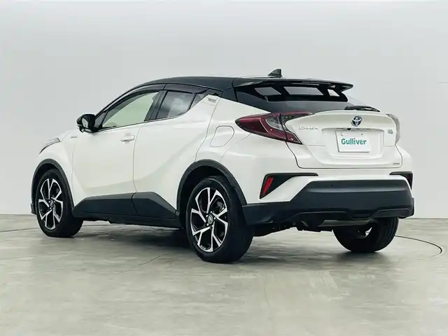 トヨタ Ｃ－ＨＲ G 福島県 2019(平31)年 2.7万km ブラック/ホワイトパールクリスタルシャイン 2トーン トヨタセーフティセンス/・プリクラッシュセーフティシステム（対車両）/・レーンディパーチャーアラート/・オートマチックハイビーム/ブラインドスポットモニター/純正ドライブレコーダー/純正ナビ/・型番：NSZT-Y68T/・フルセグ/CD/SD/BT/AM/FM/・バックカメラ/・フロントカメラ/・ビルトインETC2.0/革巻きステアリング/・ステアリングスイッチ/・クルーズコントロール/LEDヘッドライト/・フォグランプ/・オートライト/電動パーキングブレーキ/・ブレーキホールド/ハーフレザーシート/・シートヒーター/電動格納ミラー/・ウィンカーミラー/純正フロアマット/ドアバイザー/スマートキー/・プッシュスタート