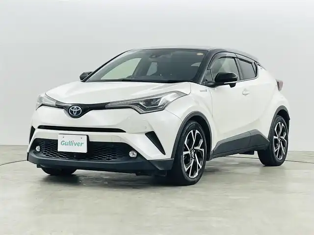トヨタ Ｃ－ＨＲ G 福島県 2019(平31)年 2.7万km ブラック/ホワイトパールクリスタルシャイン 2トーン トヨタセーフティセンス/・プリクラッシュセーフティシステム（対車両）/・レーンディパーチャーアラート/・オートマチックハイビーム/ブラインドスポットモニター/純正ドライブレコーダー/純正ナビ/・型番：NSZT-Y68T/・フルセグ/CD/SD/BT/AM/FM/・バックカメラ/・フロントカメラ/・ビルトインETC2.0/革巻きステアリング/・ステアリングスイッチ/・クルーズコントロール/LEDヘッドライト/・フォグランプ/・オートライト/電動パーキングブレーキ/・ブレーキホールド/ハーフレザーシート/・シートヒーター/電動格納ミラー/・ウィンカーミラー/純正フロアマット/ドアバイザー/スマートキー/・プッシュスタート