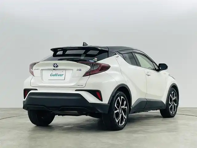 トヨタ Ｃ－ＨＲ G 福島県 2019(平31)年 2.7万km ブラック/ホワイトパールクリスタルシャイン 2トーン トヨタセーフティセンス/・プリクラッシュセーフティシステム（対車両）/・レーンディパーチャーアラート/・オートマチックハイビーム/ブラインドスポットモニター/純正ドライブレコーダー/純正ナビ/・型番：NSZT-Y68T/・フルセグ/CD/SD/BT/AM/FM/・バックカメラ/・フロントカメラ/・ビルトインETC2.0/革巻きステアリング/・ステアリングスイッチ/・クルーズコントロール/LEDヘッドライト/・フォグランプ/・オートライト/電動パーキングブレーキ/・ブレーキホールド/ハーフレザーシート/・シートヒーター/電動格納ミラー/・ウィンカーミラー/純正フロアマット/ドアバイザー/スマートキー/・プッシュスタート