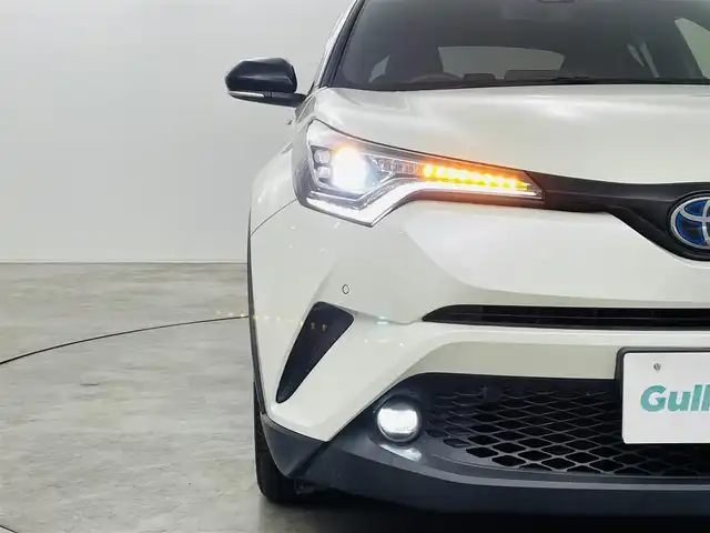 トヨタ Ｃ－ＨＲ G 福島県 2019(平31)年 2.7万km ブラック/ホワイトパールクリスタルシャイン 2トーン トヨタセーフティセンス/・プリクラッシュセーフティシステム（対車両）/・レーンディパーチャーアラート/・オートマチックハイビーム/ブラインドスポットモニター/純正ドライブレコーダー/純正ナビ/・型番：NSZT-Y68T/・フルセグ/CD/SD/BT/AM/FM/・バックカメラ/・フロントカメラ/・ビルトインETC2.0/革巻きステアリング/・ステアリングスイッチ/・クルーズコントロール/LEDヘッドライト/・フォグランプ/・オートライト/電動パーキングブレーキ/・ブレーキホールド/ハーフレザーシート/・シートヒーター/電動格納ミラー/・ウィンカーミラー/純正フロアマット/ドアバイザー/スマートキー/・プッシュスタート