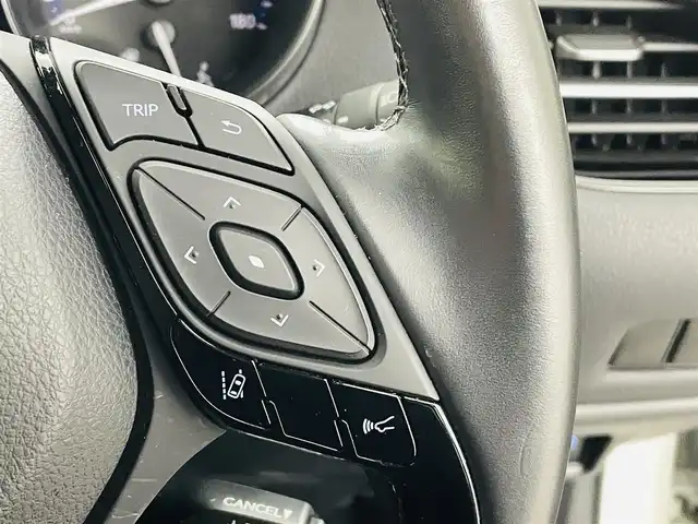 トヨタ Ｃ－ＨＲ G 福島県 2019(平31)年 2.7万km ブラック/ホワイトパールクリスタルシャイン 2トーン トヨタセーフティセンス/・プリクラッシュセーフティシステム（対車両）/・レーンディパーチャーアラート/・オートマチックハイビーム/ブラインドスポットモニター/純正ドライブレコーダー/純正ナビ/・型番：NSZT-Y68T/・フルセグ/CD/SD/BT/AM/FM/・バックカメラ/・フロントカメラ/・ビルトインETC2.0/革巻きステアリング/・ステアリングスイッチ/・クルーズコントロール/LEDヘッドライト/・フォグランプ/・オートライト/電動パーキングブレーキ/・ブレーキホールド/ハーフレザーシート/・シートヒーター/電動格納ミラー/・ウィンカーミラー/純正フロアマット/ドアバイザー/スマートキー/・プッシュスタート