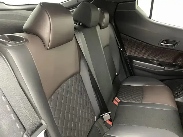 トヨタ Ｃ－ＨＲ G 福島県 2019(平31)年 2.7万km ブラック/ホワイトパールクリスタルシャイン 2トーン トヨタセーフティセンス/・プリクラッシュセーフティシステム（対車両）/・レーンディパーチャーアラート/・オートマチックハイビーム/ブラインドスポットモニター/純正ドライブレコーダー/純正ナビ/・型番：NSZT-Y68T/・フルセグ/CD/SD/BT/AM/FM/・バックカメラ/・フロントカメラ/・ビルトインETC2.0/革巻きステアリング/・ステアリングスイッチ/・クルーズコントロール/LEDヘッドライト/・フォグランプ/・オートライト/電動パーキングブレーキ/・ブレーキホールド/ハーフレザーシート/・シートヒーター/電動格納ミラー/・ウィンカーミラー/純正フロアマット/ドアバイザー/スマートキー/・プッシュスタート