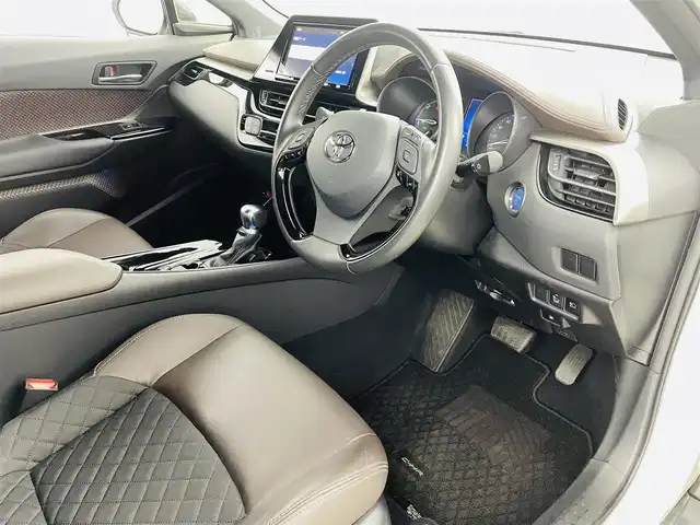 トヨタ Ｃ－ＨＲ G 福島県 2019(平31)年 2.7万km ブラック/ホワイトパールクリスタルシャイン 2トーン トヨタセーフティセンス/・プリクラッシュセーフティシステム（対車両）/・レーンディパーチャーアラート/・オートマチックハイビーム/ブラインドスポットモニター/純正ドライブレコーダー/純正ナビ/・型番：NSZT-Y68T/・フルセグ/CD/SD/BT/AM/FM/・バックカメラ/・フロントカメラ/・ビルトインETC2.0/革巻きステアリング/・ステアリングスイッチ/・クルーズコントロール/LEDヘッドライト/・フォグランプ/・オートライト/電動パーキングブレーキ/・ブレーキホールド/ハーフレザーシート/・シートヒーター/電動格納ミラー/・ウィンカーミラー/純正フロアマット/ドアバイザー/スマートキー/・プッシュスタート