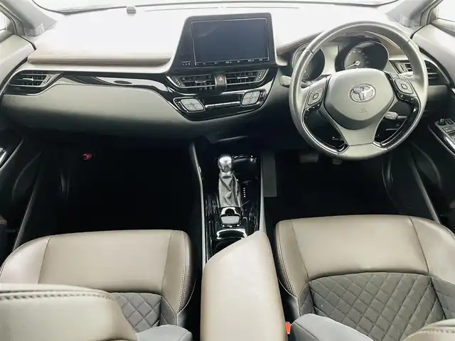 トヨタ Ｃ－ＨＲ G 福島県 2019(平31)年 2.7万km ブラック/ホワイトパールクリスタルシャイン 2トーン トヨタセーフティセンス/・プリクラッシュセーフティシステム（対車両）/・レーンディパーチャーアラート/・オートマチックハイビーム/ブラインドスポットモニター/純正ドライブレコーダー/純正ナビ/・型番：NSZT-Y68T/・フルセグ/CD/SD/BT/AM/FM/・バックカメラ/・フロントカメラ/・ビルトインETC2.0/革巻きステアリング/・ステアリングスイッチ/・クルーズコントロール/LEDヘッドライト/・フォグランプ/・オートライト/電動パーキングブレーキ/・ブレーキホールド/ハーフレザーシート/・シートヒーター/電動格納ミラー/・ウィンカーミラー/純正フロアマット/ドアバイザー/スマートキー/・プッシュスタート