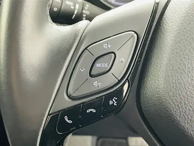 トヨタ Ｃ－ＨＲ G 福島県 2019(平31)年 2.7万km ブラック/ホワイトパールクリスタルシャイン 2トーン トヨタセーフティセンス/・プリクラッシュセーフティシステム（対車両）/・レーンディパーチャーアラート/・オートマチックハイビーム/ブラインドスポットモニター/純正ドライブレコーダー/純正ナビ/・型番：NSZT-Y68T/・フルセグ/CD/SD/BT/AM/FM/・バックカメラ/・フロントカメラ/・ビルトインETC2.0/革巻きステアリング/・ステアリングスイッチ/・クルーズコントロール/LEDヘッドライト/・フォグランプ/・オートライト/電動パーキングブレーキ/・ブレーキホールド/ハーフレザーシート/・シートヒーター/電動格納ミラー/・ウィンカーミラー/純正フロアマット/ドアバイザー/スマートキー/・プッシュスタート