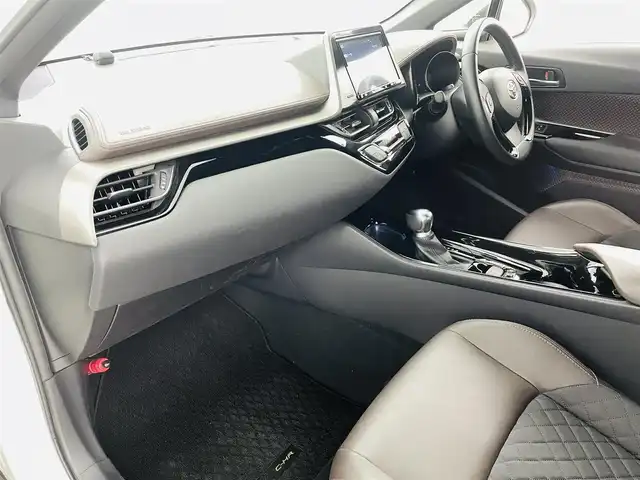 トヨタ Ｃ－ＨＲ G 福島県 2019(平31)年 2.7万km ブラック/ホワイトパールクリスタルシャイン 2トーン トヨタセーフティセンス/・プリクラッシュセーフティシステム（対車両）/・レーンディパーチャーアラート/・オートマチックハイビーム/ブラインドスポットモニター/純正ドライブレコーダー/純正ナビ/・型番：NSZT-Y68T/・フルセグ/CD/SD/BT/AM/FM/・バックカメラ/・フロントカメラ/・ビルトインETC2.0/革巻きステアリング/・ステアリングスイッチ/・クルーズコントロール/LEDヘッドライト/・フォグランプ/・オートライト/電動パーキングブレーキ/・ブレーキホールド/ハーフレザーシート/・シートヒーター/電動格納ミラー/・ウィンカーミラー/純正フロアマット/ドアバイザー/スマートキー/・プッシュスタート